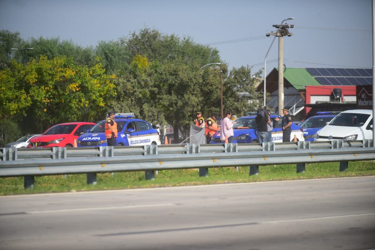 Grave siniestro vial con un muerto en la avenida Circunvalación. (Nicolás Bravo / La Voz)