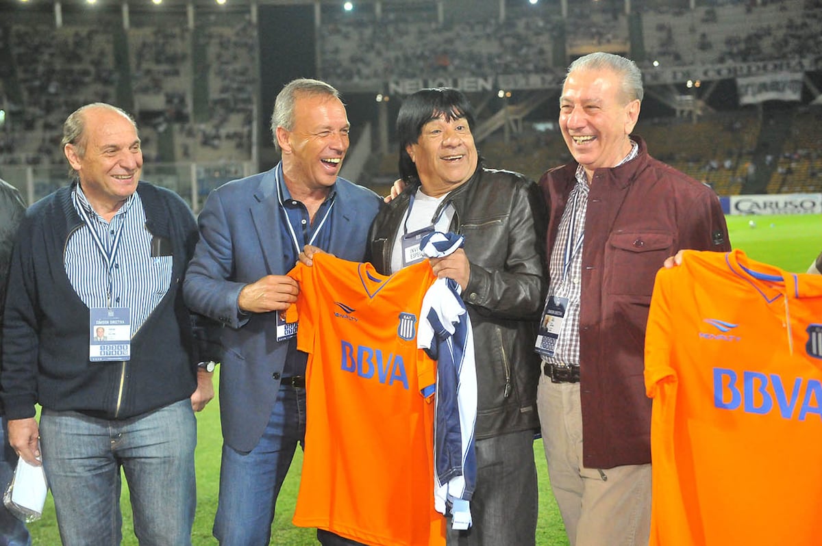 Talleres vs Mitre de Santiago del Estero, en el kempes. Homenaje a Luis “el Hacha” Ludueña con Fassi, Carena (no estará en esta gestión) y Rufeil (vuelve como asambleísta opositor, tras haber sido vice y vocal). (Archivo / La Voz)