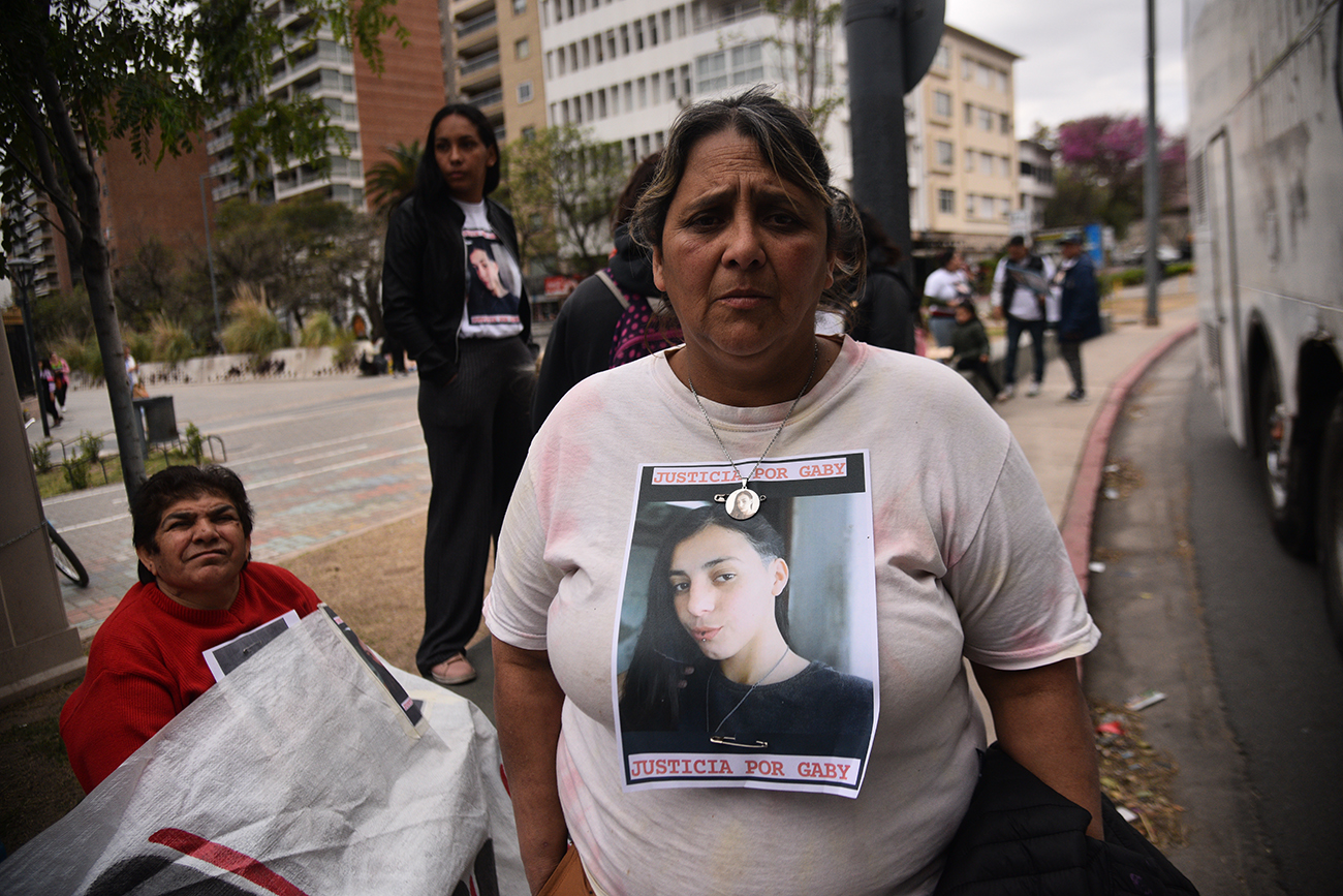 La madre de Gabriela Pérez, cuyo crimen fue enviado a juicio, defiende a su hijo: el principal acusado