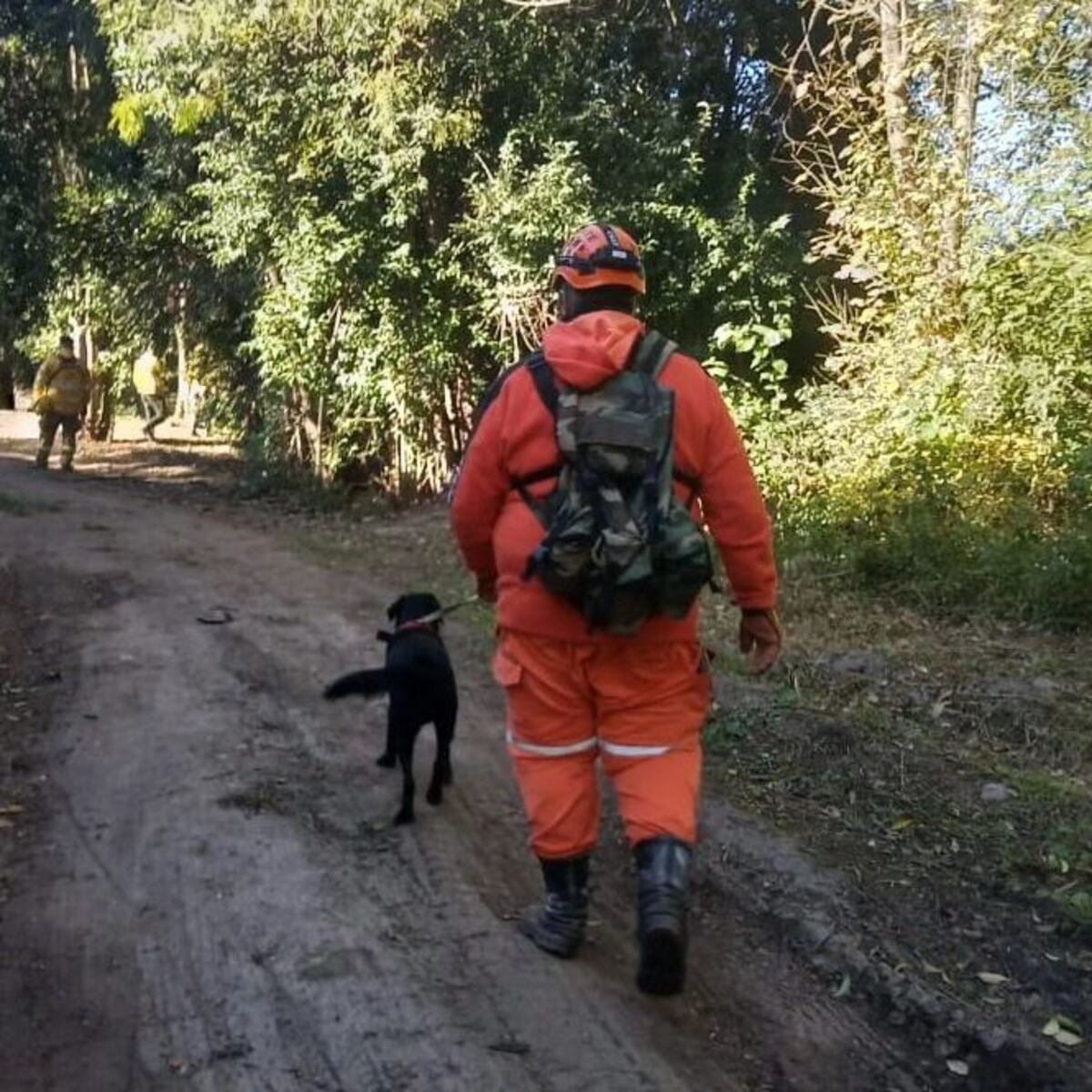 José Pereyra y Tango una vida juntos al servicio de la sociedad. (Gentileza / Bomberos Voluntarios de Porteña)
