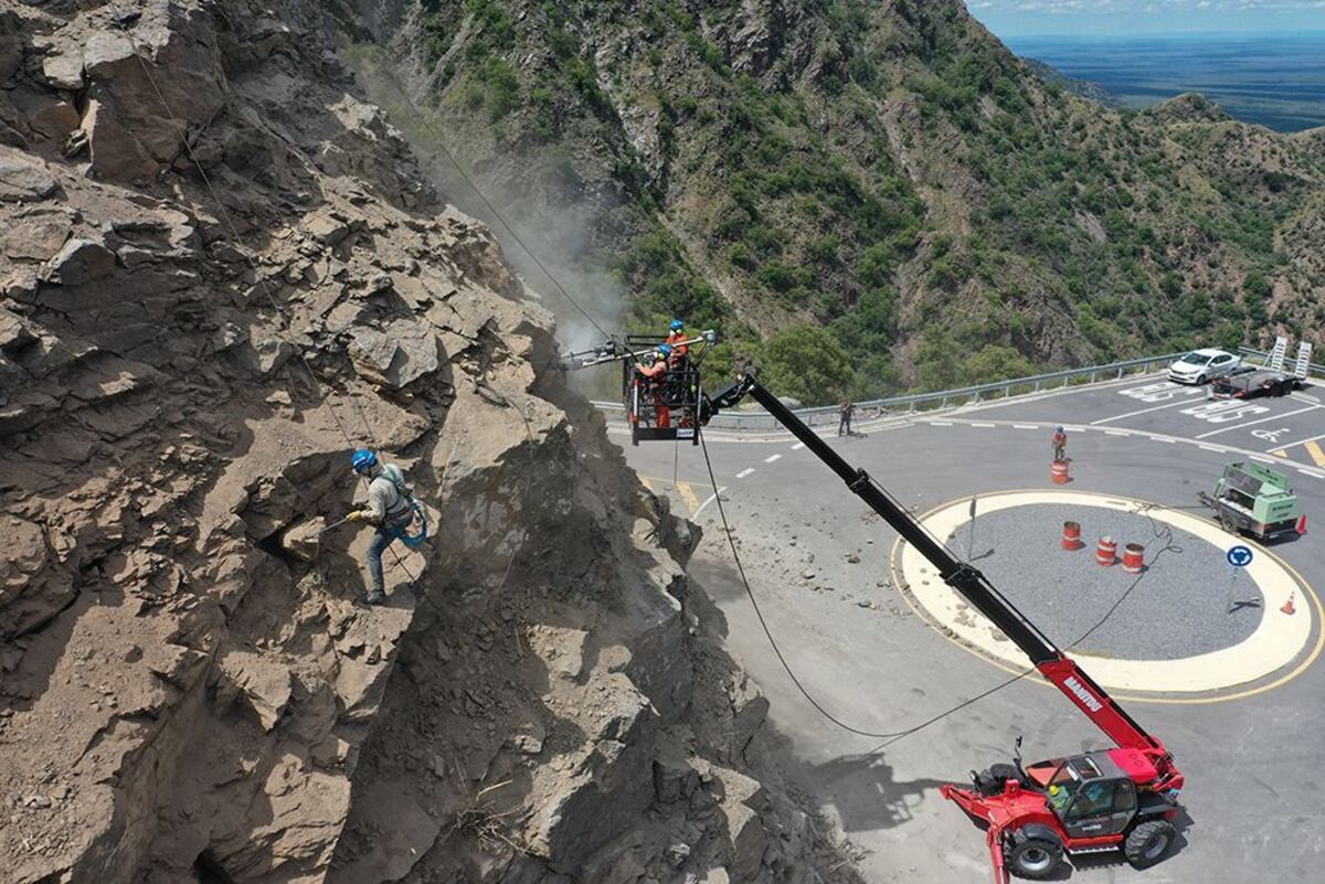 Obras de reparación en el camino de los túneles. (Vialidad Provincial)