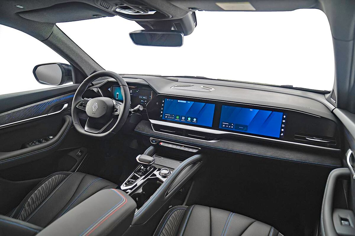 Con tres pantallas, el nuevo planteo del interior catapulta a este modelo como el más lujoso y moderno de Renault.