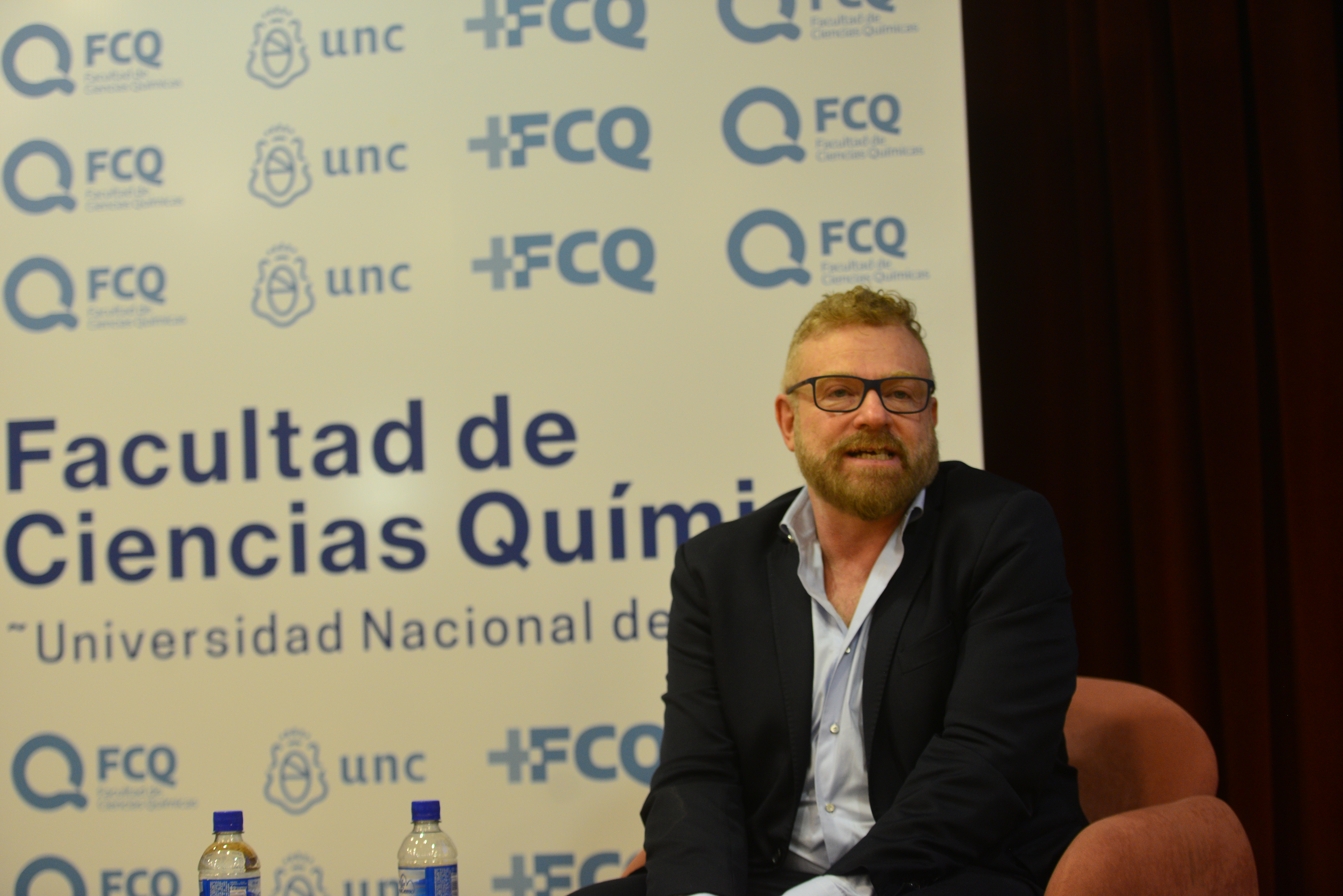 Gabriel Rabinovich científico cordobés galardonado con el Konex de platino por sus estudios y contribuciones en la Facultad de Ciencias Químicas de la UNC.