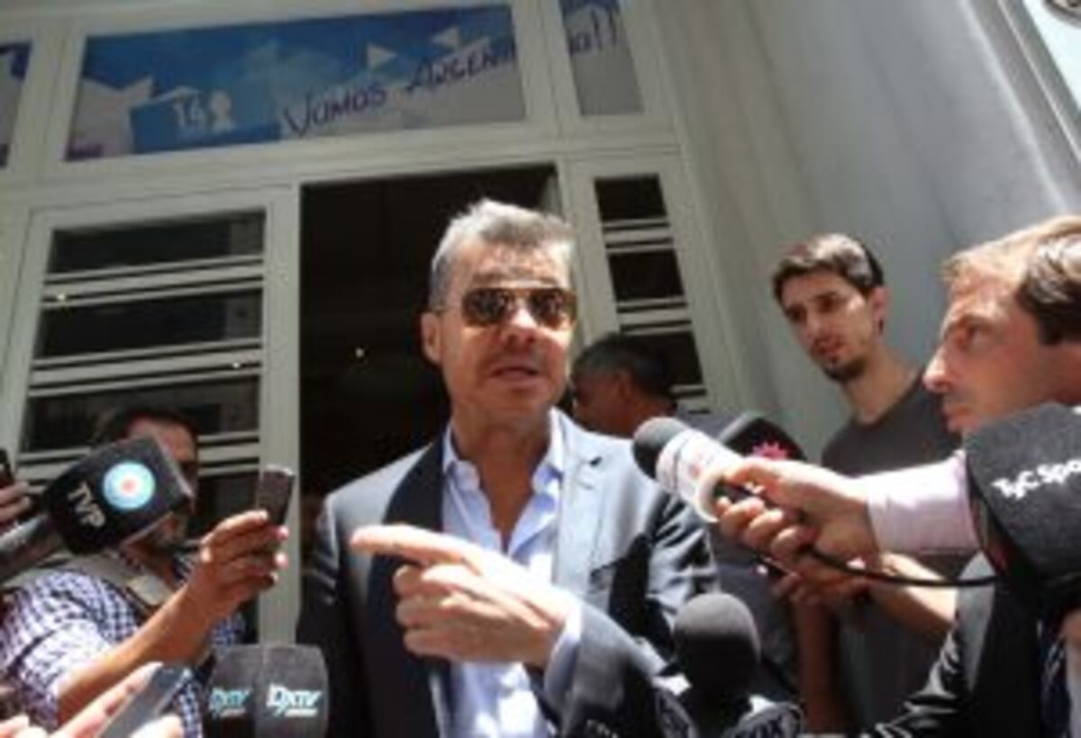 Marcelo Tinelli en la puerta de AFA.