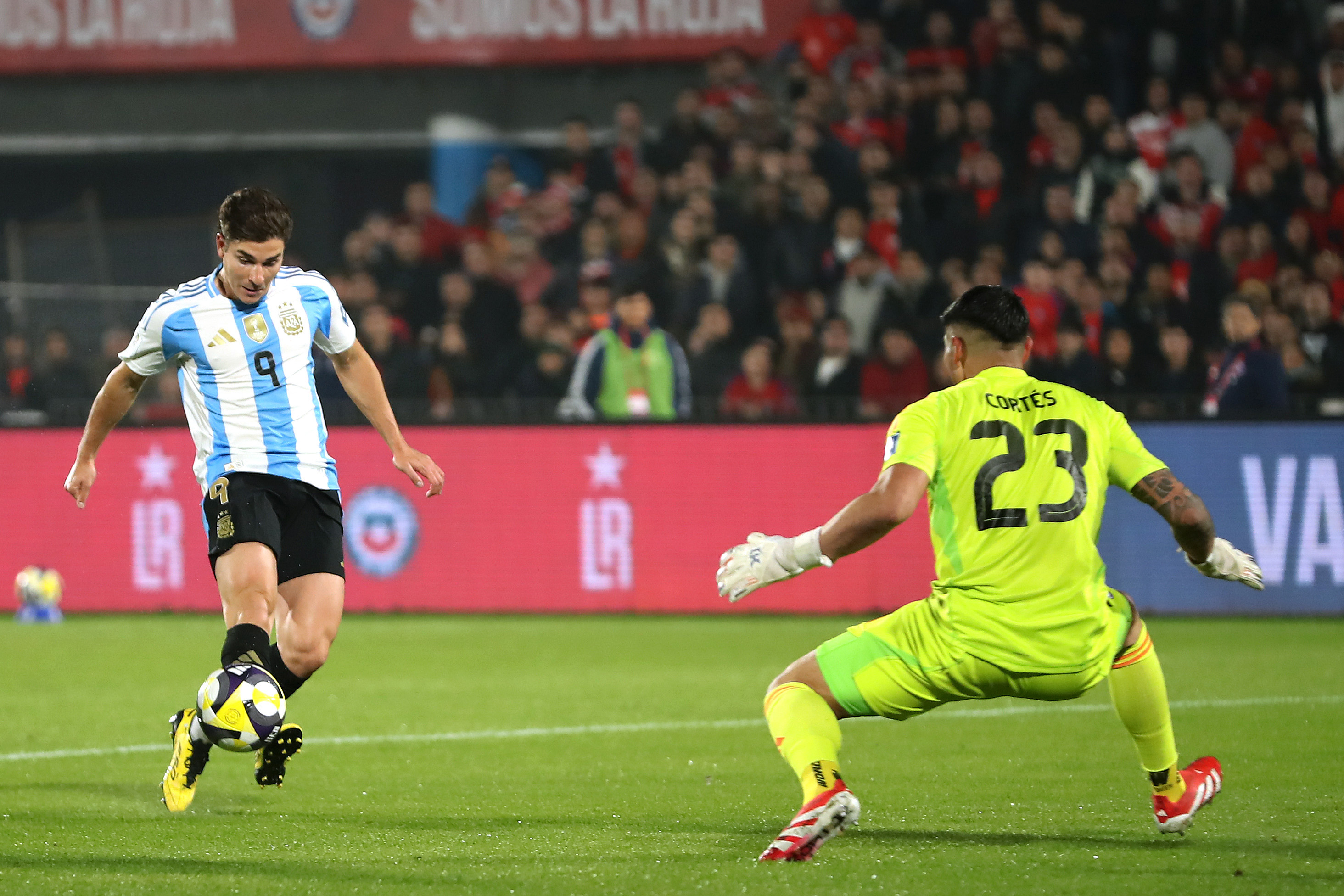 Julián Álvarez con la selección argentina. (Felipe Zanca/Photosport)