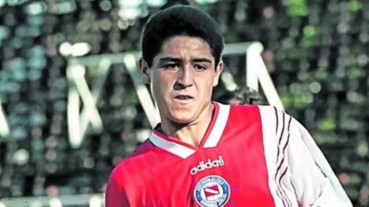 Riquelme cundo jugaba en las inferiores de Argentinos Juniors. (Web)