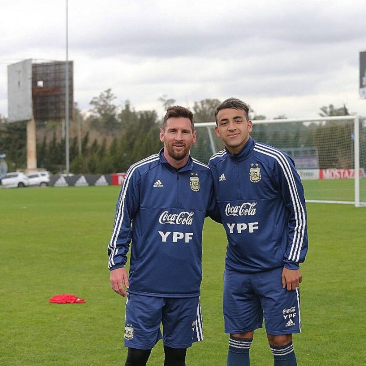 Matías Godoy hizo una gira con el seleccionado mayor y no faltó la foto con Messi. (mati.godoy8)