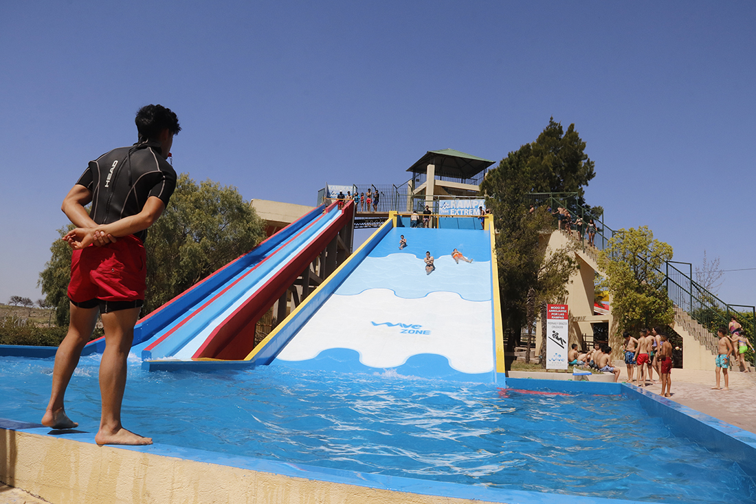 El turismo estudiantil ya moviliza 100 mil chicos por año en Carlos Paz.