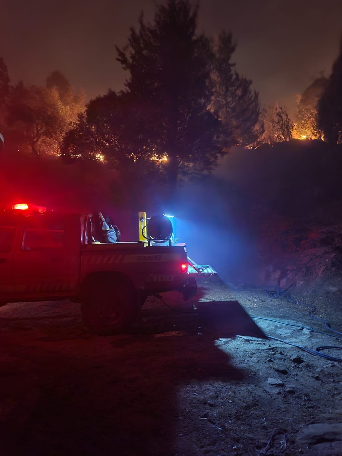Bomberos voluntarios de Tanti en un incendio. (Foto: Facebook Bomberos Voluntario de Tanti).