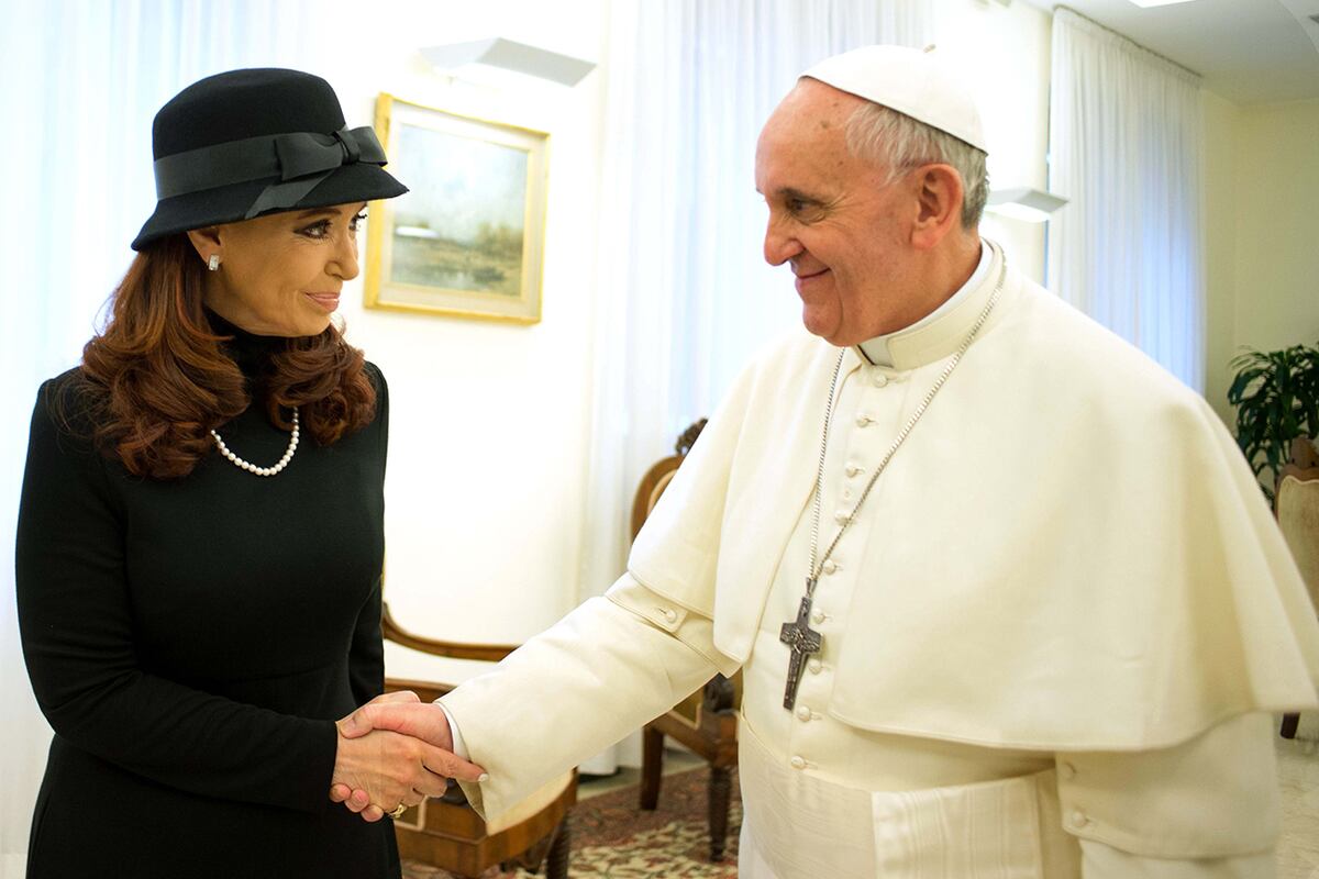 Audiencisa. En sus 12 años de papado, Francisco recibió a todos los presidentes argentinos. Pero con quien más se reunió fue con Cristina Fernández: siete veces (AP / Archivo)