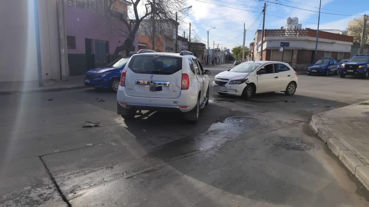 Choque múltiple y vuelco en Córdoba (Policía).