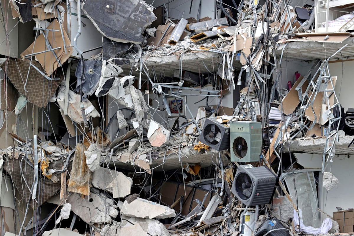 El ala colapsada del edificio. (AP)