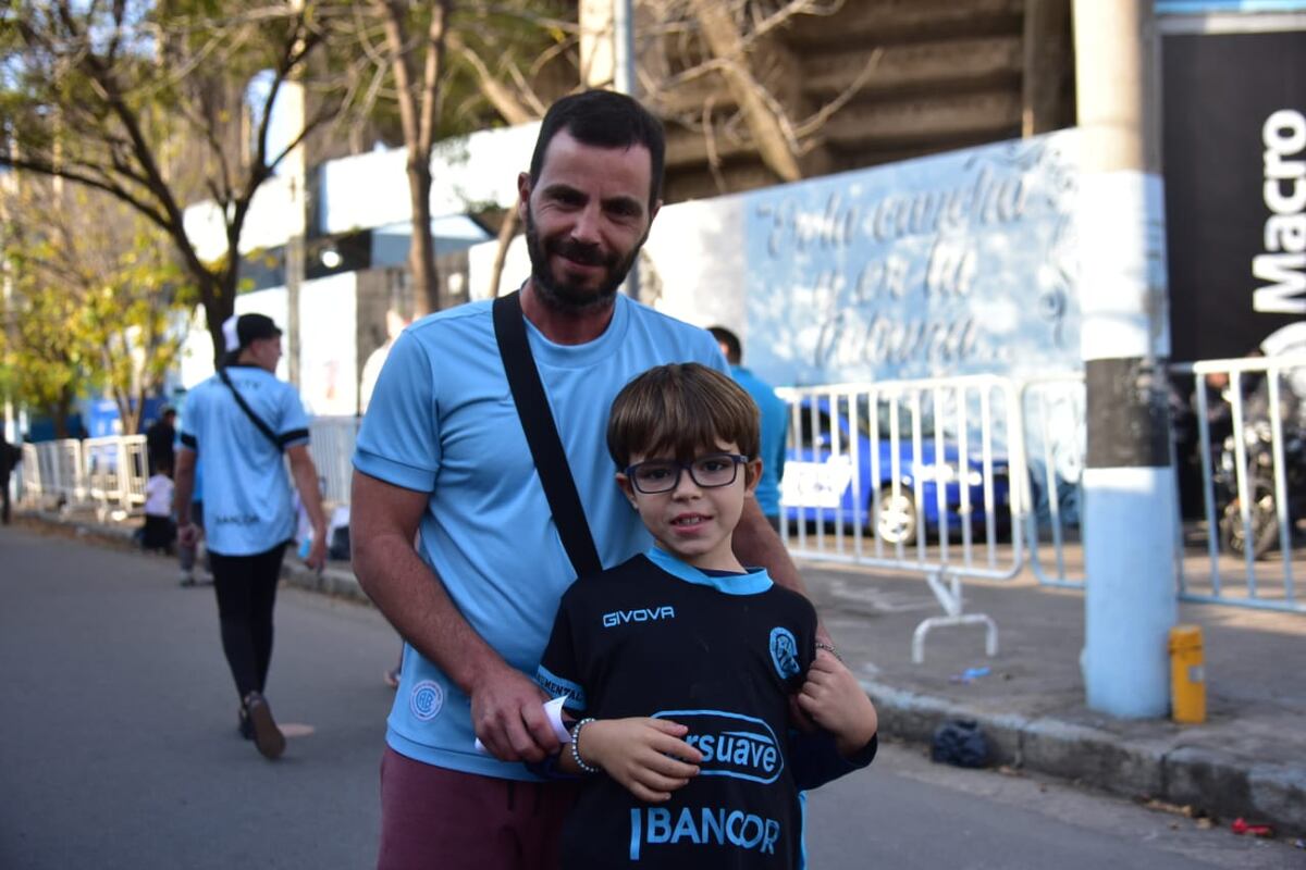Cara 'e Cancha de Belgrano en la previa del partido con Atlético Tucumán. Fotografías de Facundo Luque en las afueras del Gigante de Alberdi, donde el Pirata recibe al Decano.