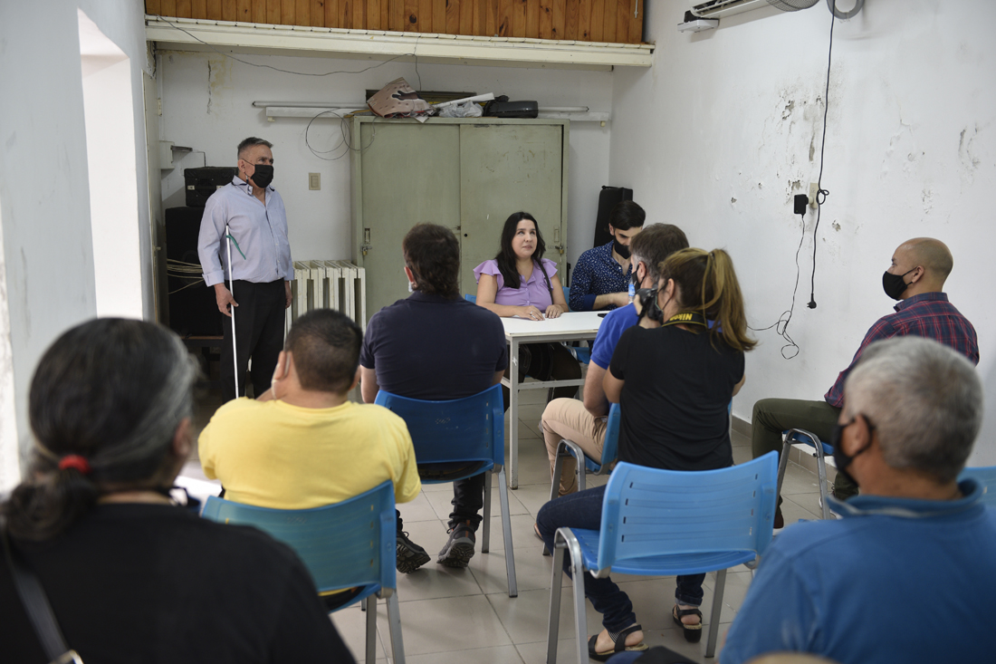 La Fundación Agora realiza un relevamiento en Córdoba sobre la situación de las personas con discapacidades visuales en el mundo laboral. (Ramiro Pereyra / La Voz).
