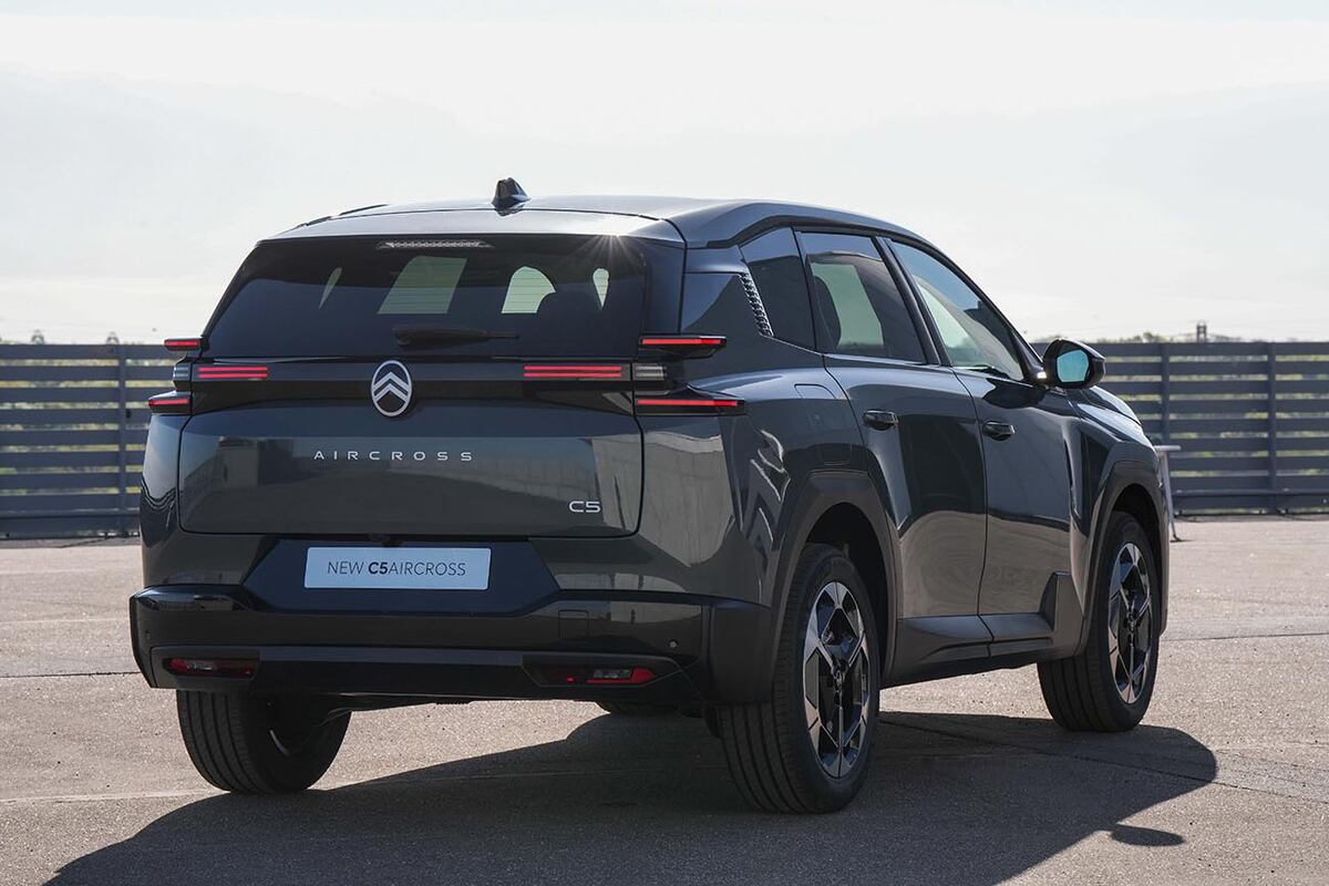 En Europa se vende una versión híbrida de 145 CV, otra híbrida enchufable de 195 CV y también dispone dos opciones 100% eléctricas de 520 y 680 km de autonomía.