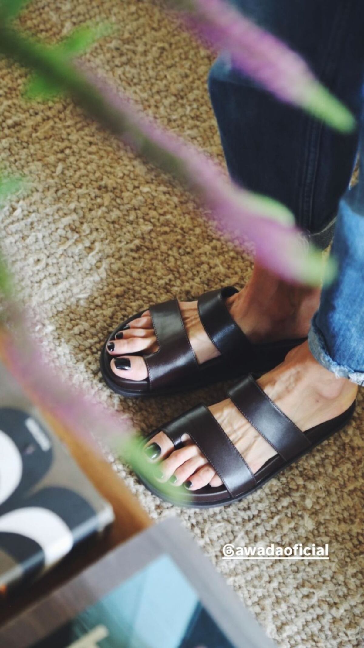 Juliana Awada impone el “Chunky Flat”, la tendencia robusta que marca el verano 2026