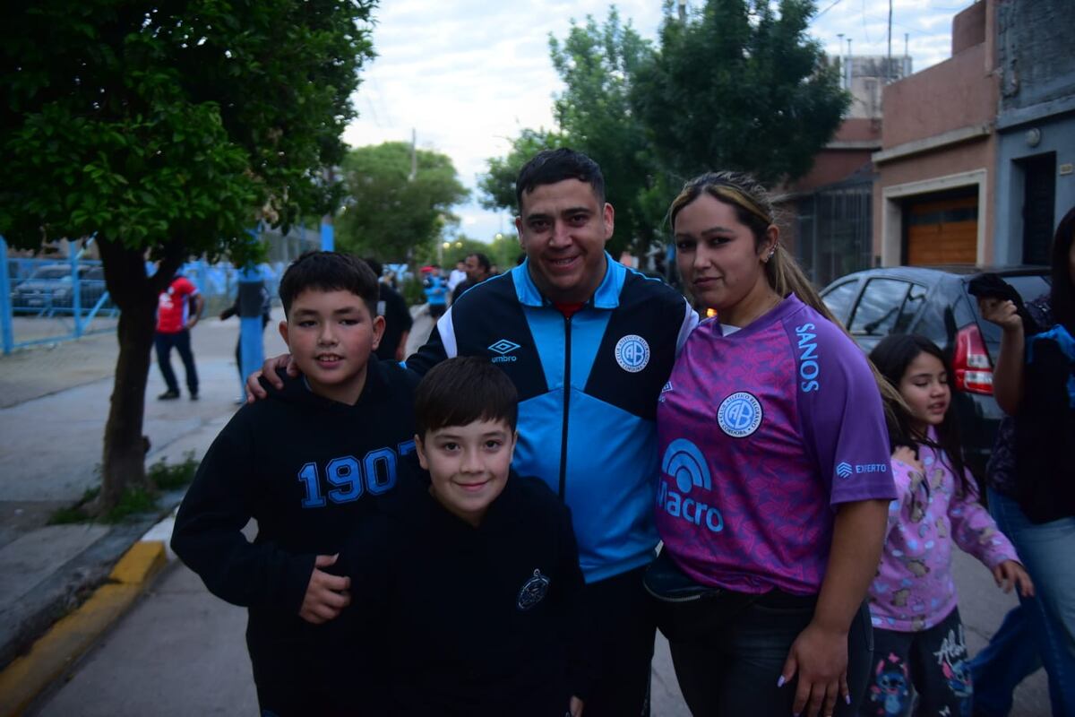 Belgrano y Racing se enfrentaron por las semifinales de la Copa Córdoba en el estadio Gigante de Alberdi. (Javier Ferreryra / La Voz)