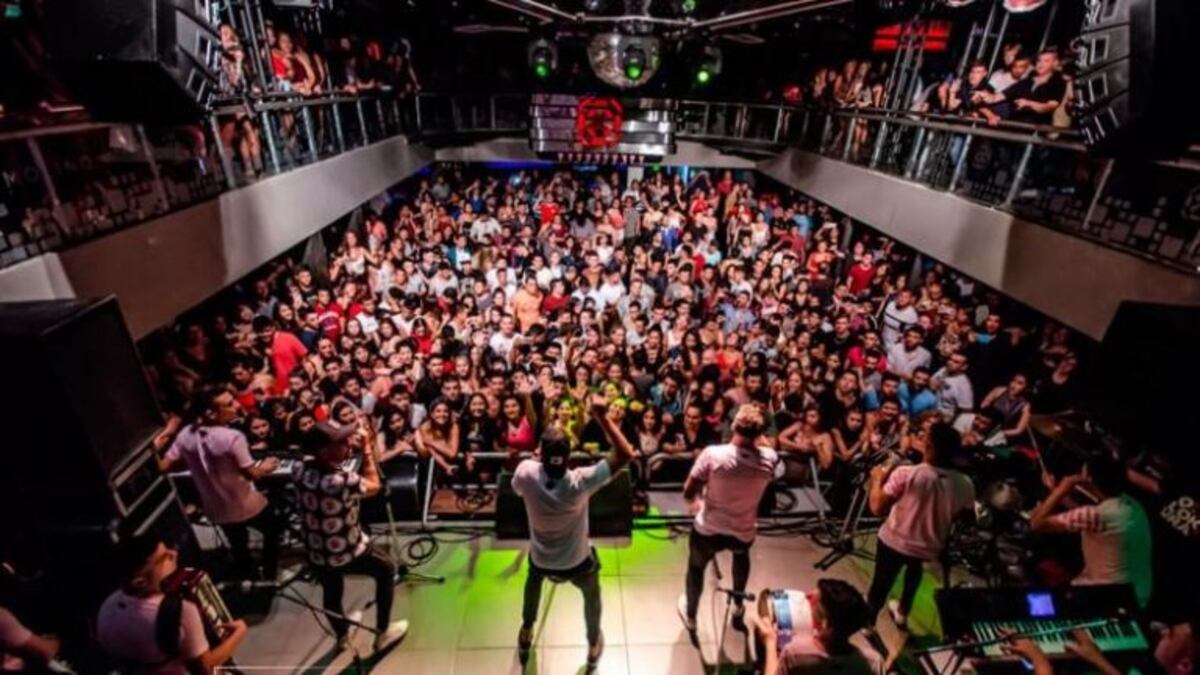 La oferta de los boliches en Villa Carlos Paz: entre los artistas de moda y las fiestas temáticas