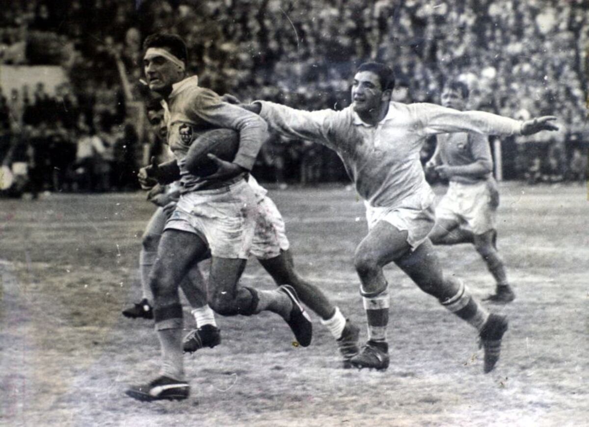 "Pochola" Silva, con la camiseta de Los Pumas y en un partido ante Gales en 1978. Fue capitán y líder indiscutido. (Foto: La Nación)