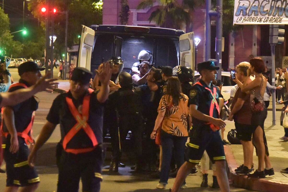 cacerolazo en patio olmos
