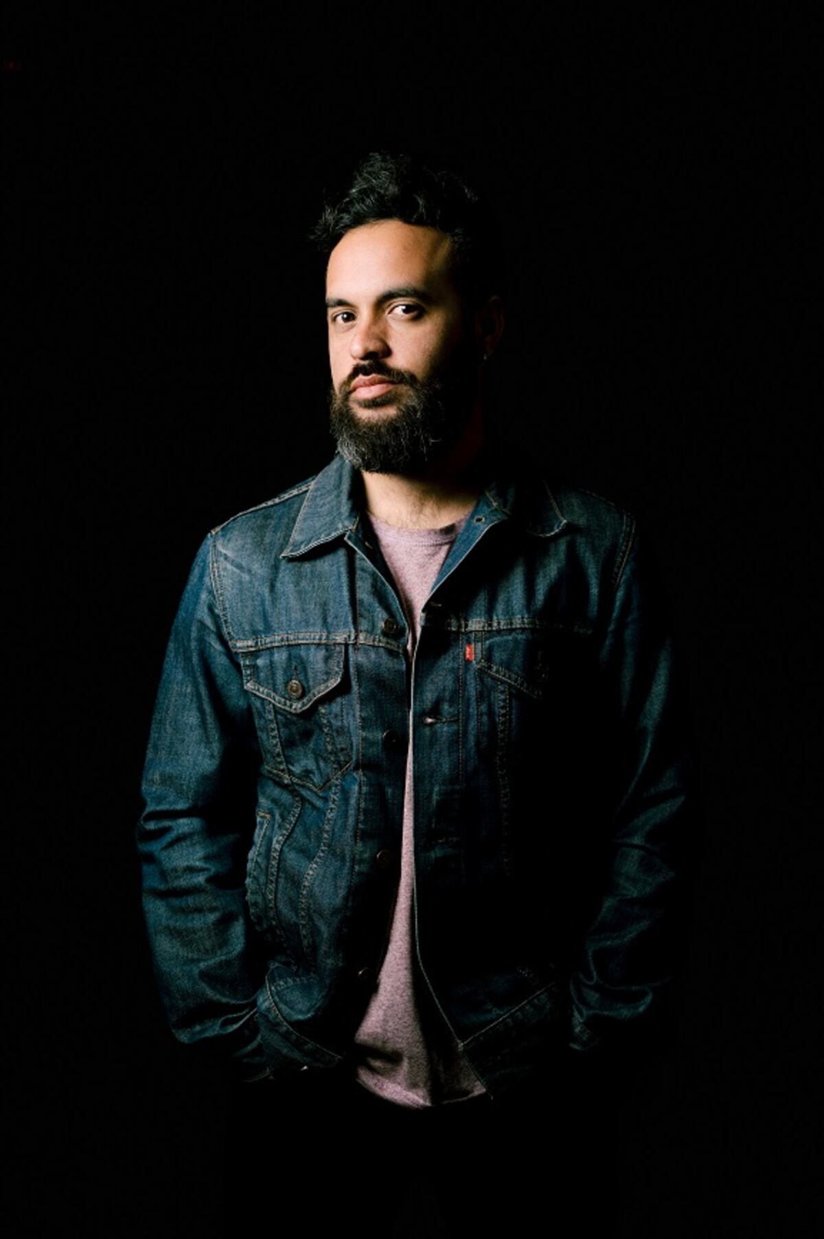 Facundo Arroyo, periodista y autor de "Y un millón de manos que me aplauden". (Gentileza del autor/Luciana Demichelis).