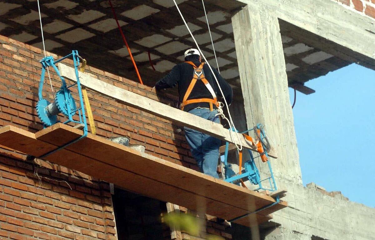 Pese a que las empresas mejoraron en la implementación de medidas de seguridad, la cantidad de juicios por enfermedades profesionales aumenta en el país. (La Voz/Archivo)