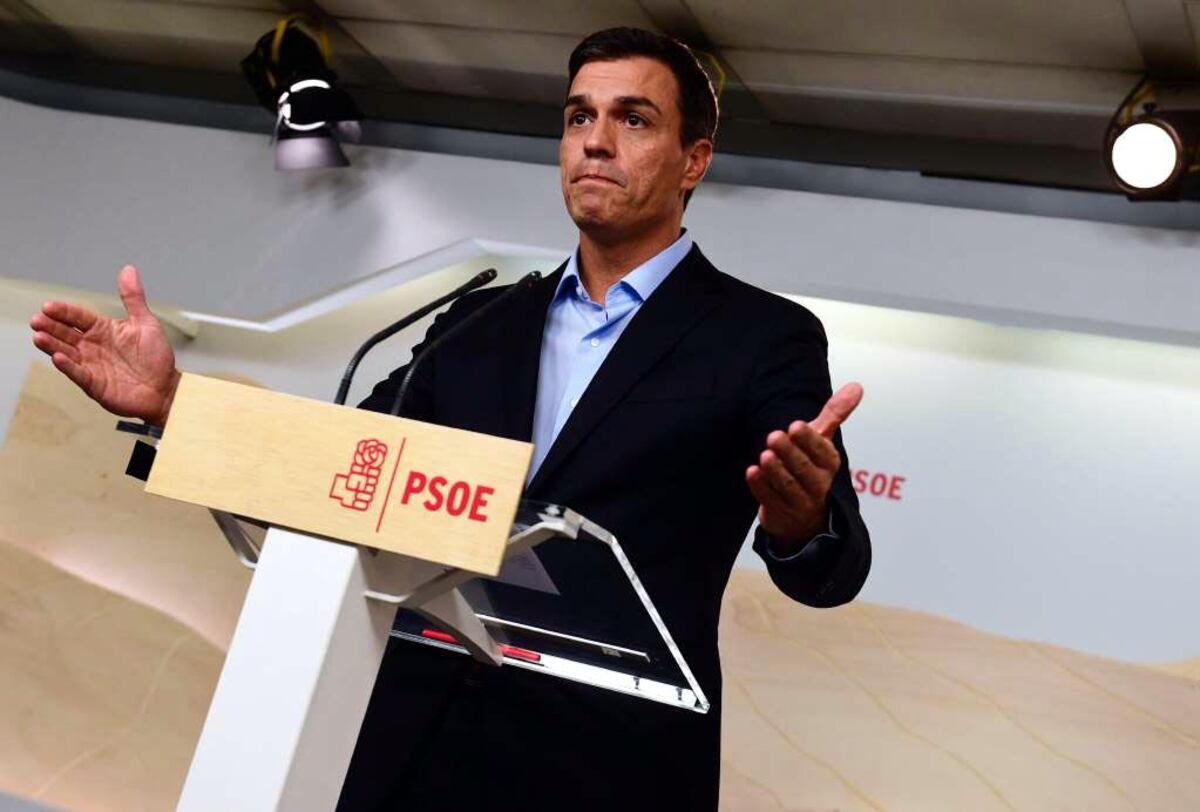 El PSOE se fractura y exige la salida de su líder Pedro Sánchez