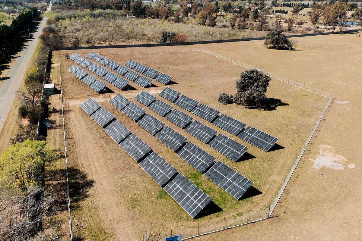 El modelo de Generación Distribuida Virtual permite distribuir la energía solar generada en un lugar hacia múltiples puntos de consumo.