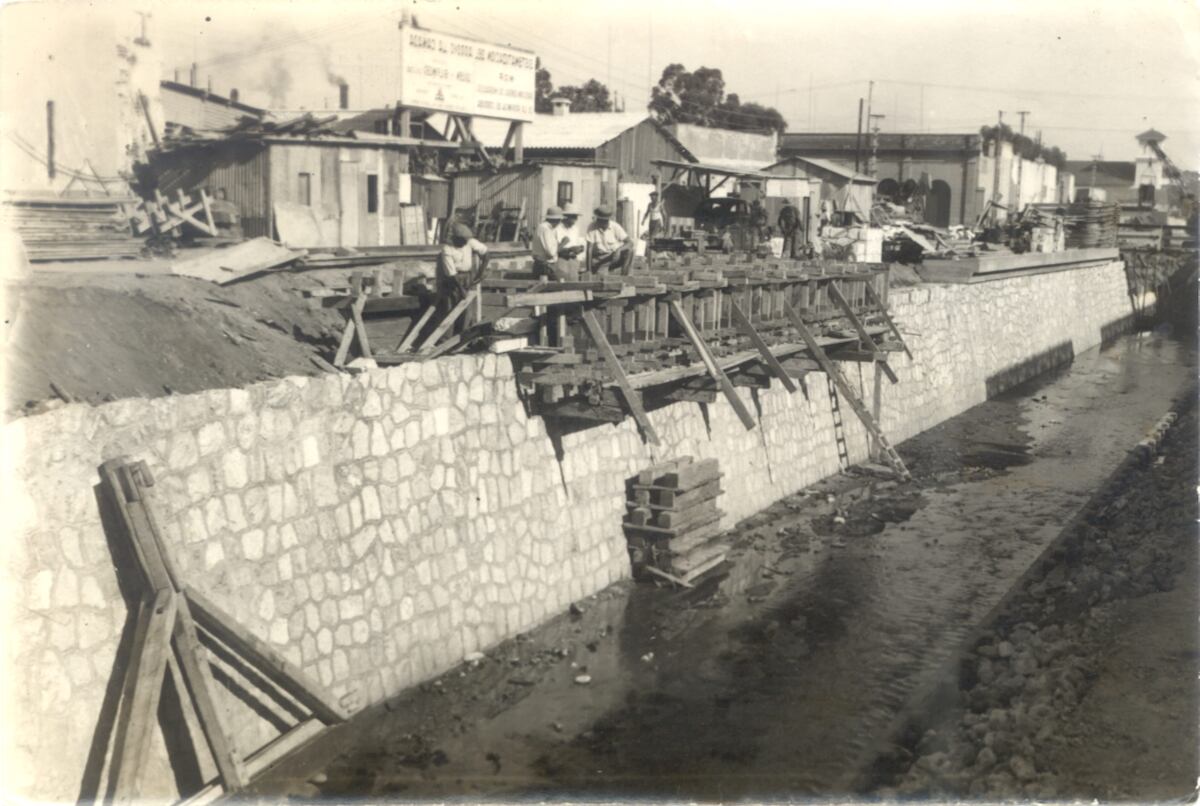 Con el viejo Calicanto La Cañada todavía no estaba bien encauzada. Luego comenzó la construcción de su cauce actual.