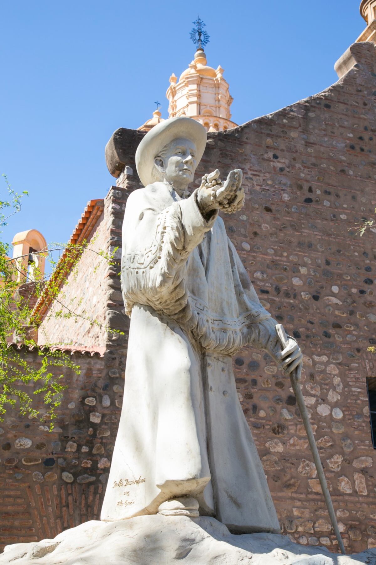 Estatua del cura José Gabriel Brochero en la Plaza del Fundador de la ciudad de Córdoba. (Municipalidad de Córdoba)