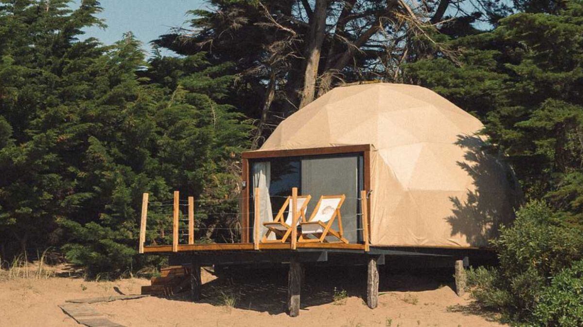 Cómo llegar y cuánto cuesta hospedarse en un glamping de lujo en la Costa Atlántica  
