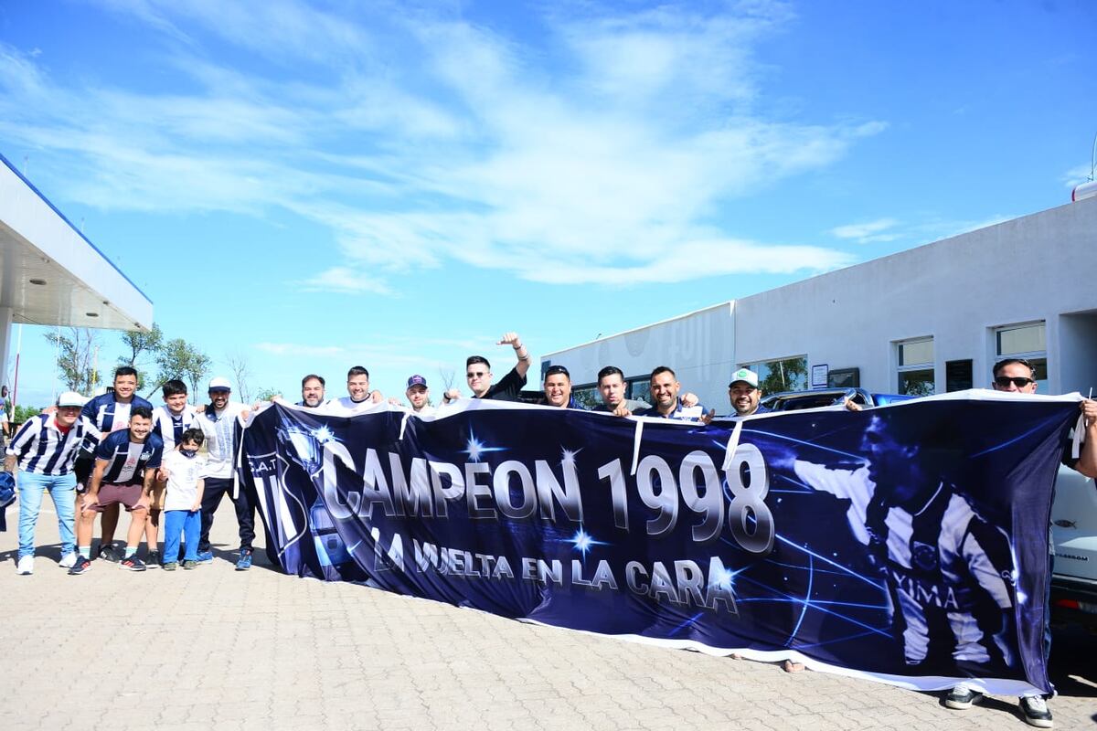 Miles de hinchas albiazules ya copan todo y con la ilusión de un nuevo triunfo que ponga al Matador en la final de la Copa Argentina. (Foto: José Gabriel Hernández)