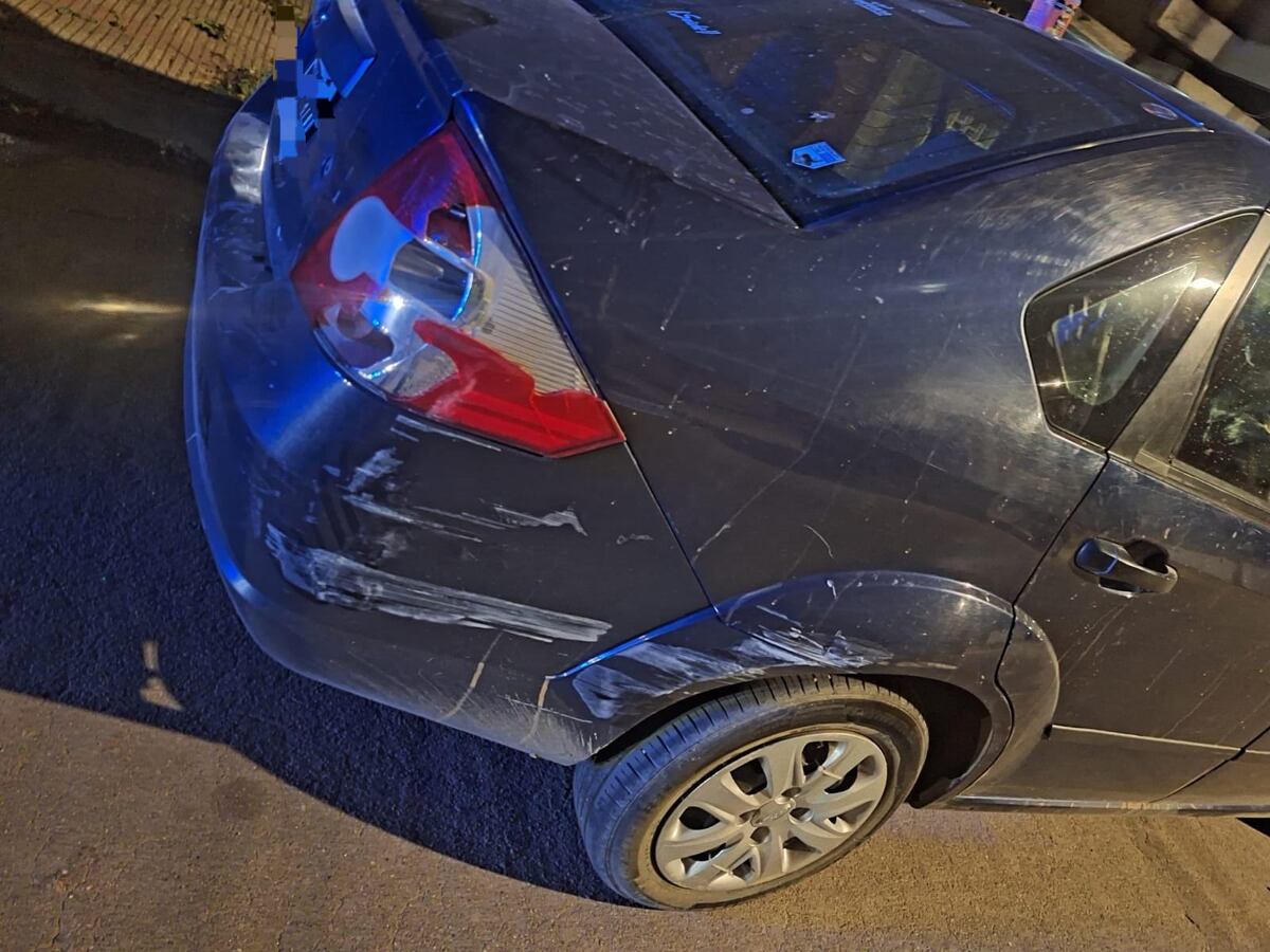 Barrio General BustosUno de los autos que el conductor alcoholizado chocó. (Policía de Córdoba)