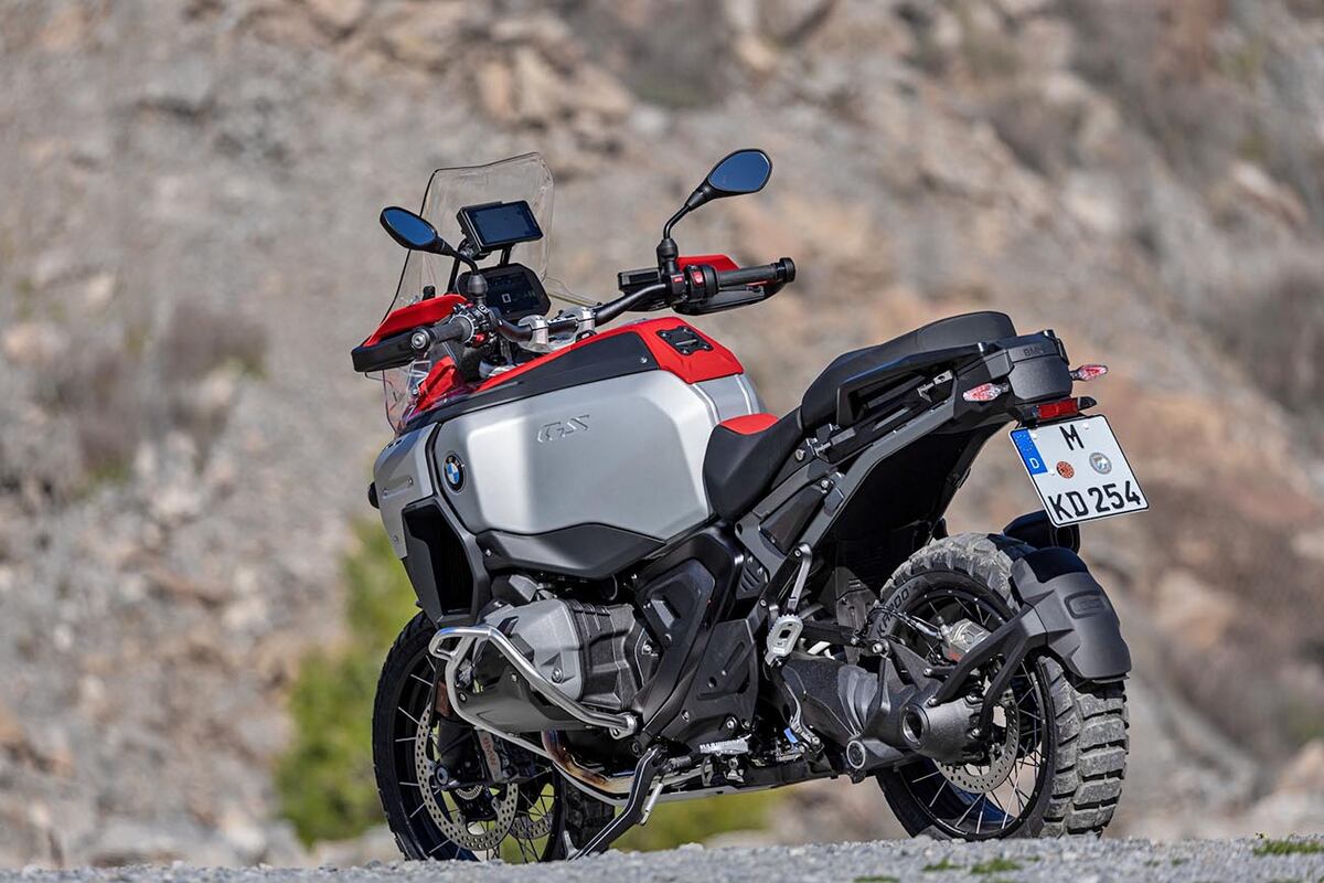 Mantiene el clásico bi cilíndrico con145 CV (nueve más que el anterior propulsor), mientras que el par máximo pasó de 142 Nm a 149 Nm de torque.