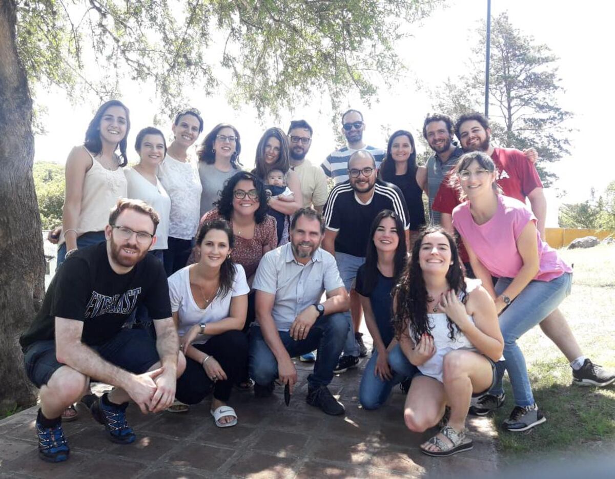 El especialista en adicciones Darío Gigena Parker, con parte del equipo de gestión en la Secretaría de Adicciones. “Pablo Bonino fue crucial”, reconoce.