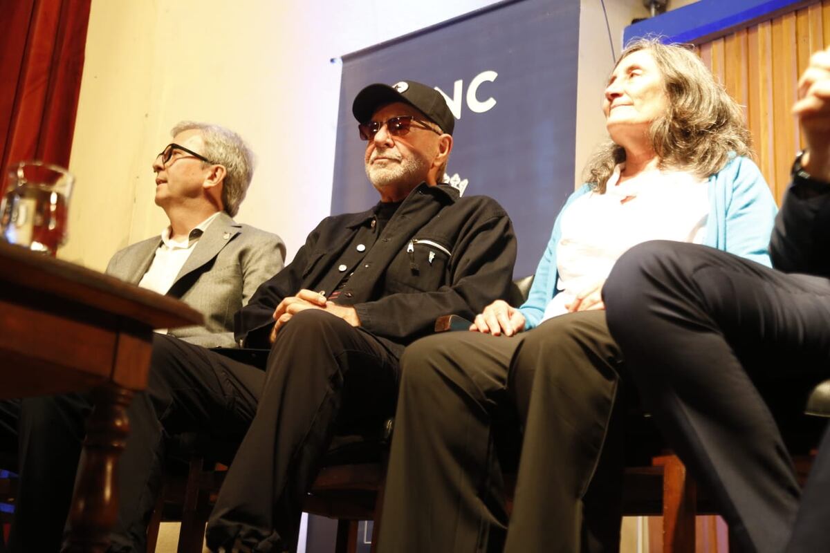 León Gieco recibe el título de Doctor Honoris Causa de la UNC. (La Voz)