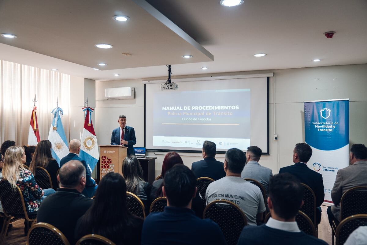 El intendente Daniel Passerini presentó el nuevo manual de procedimientos. (Municipalidad de Córdoba)