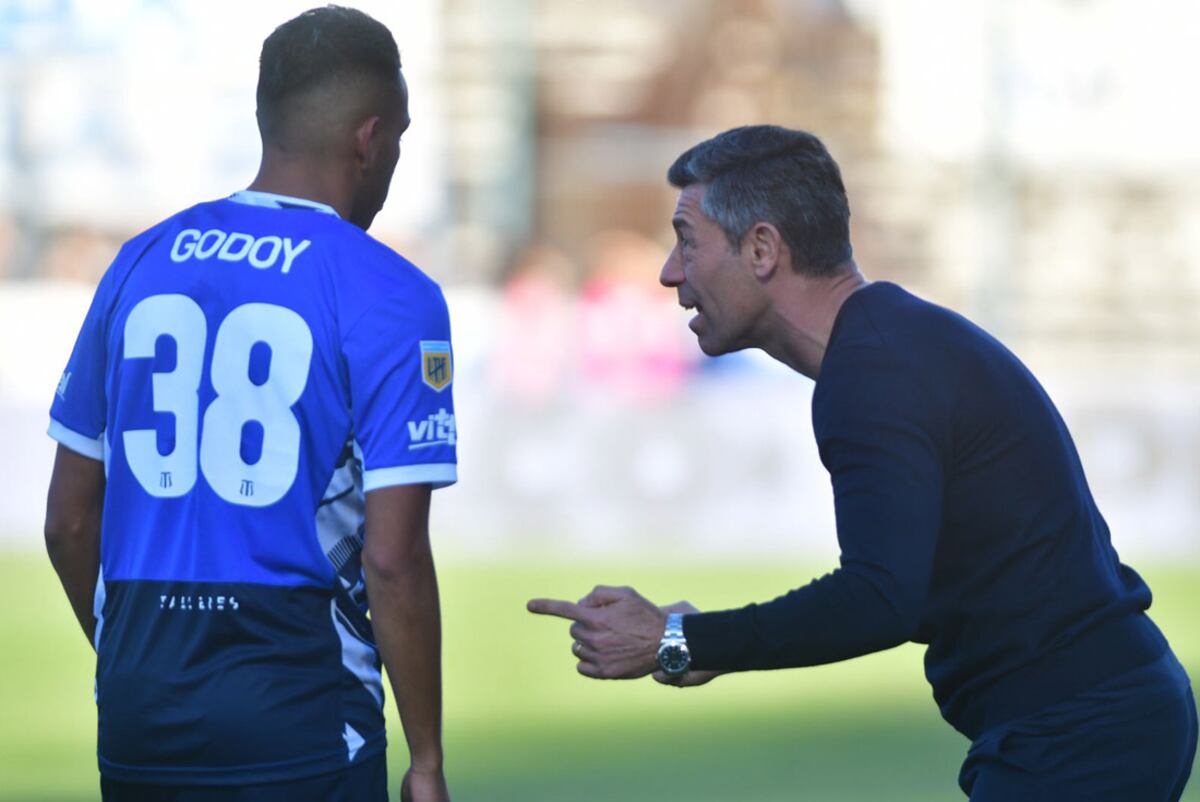 Pedro Caixinha debutó como DT de Talleres el pasado viernes en la derrota con Gimnasia en La Plata. (Federico López Claro / La Voz)