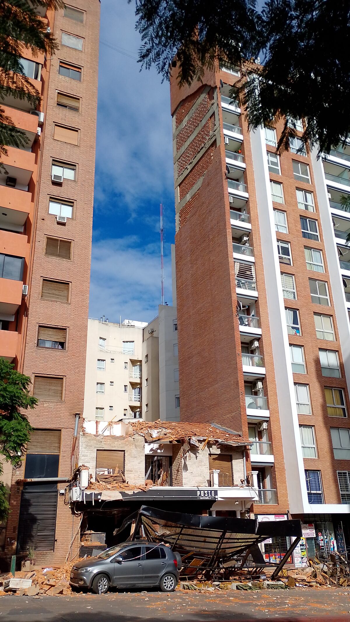 Tragedia en Córdoba. Así quedó el bar de barrio Güemes tras el derrumbe. (La Voz)