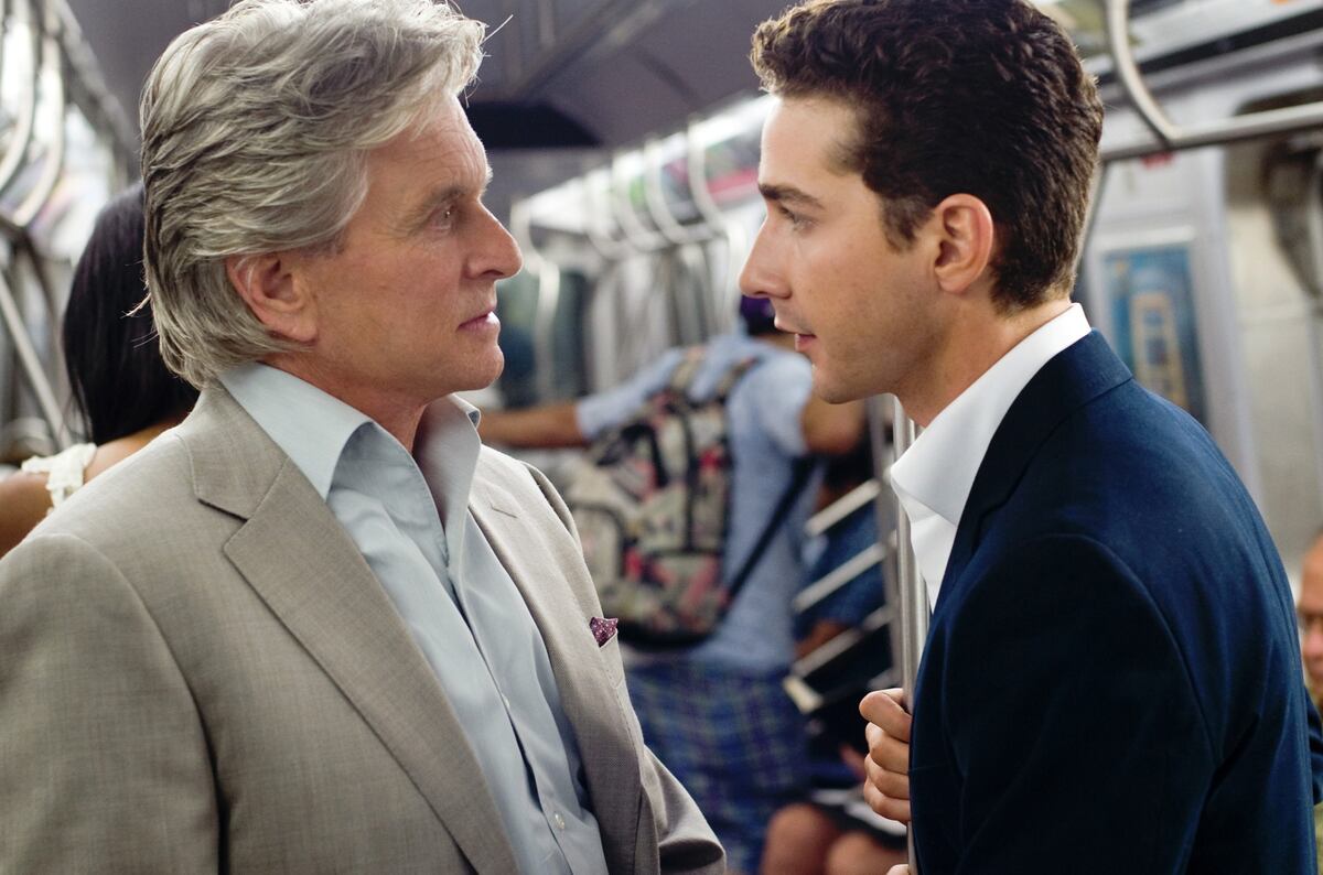 Michael Douglas en el papel de Gordon Gekko, en la segunda película de Wall Street. (AP/20th Century Fox, Barry Wetcher/Archivo)