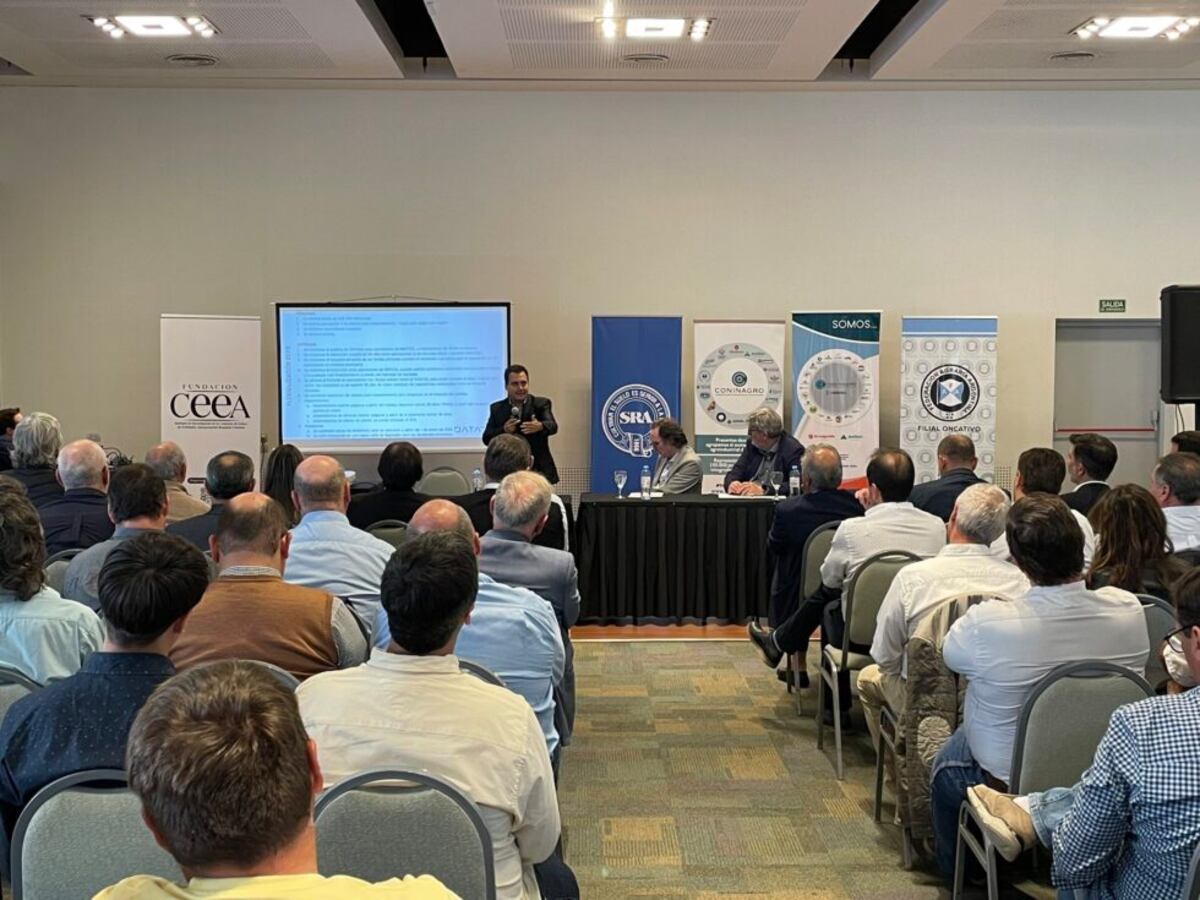 REUNIÓN EN CÓRDOBA. La mesa de enlace nacional y provincial mantuvieron en Córdoba una reunión con productores y con el gobernador Martín Llaryora. (Gentileza Coninagro)