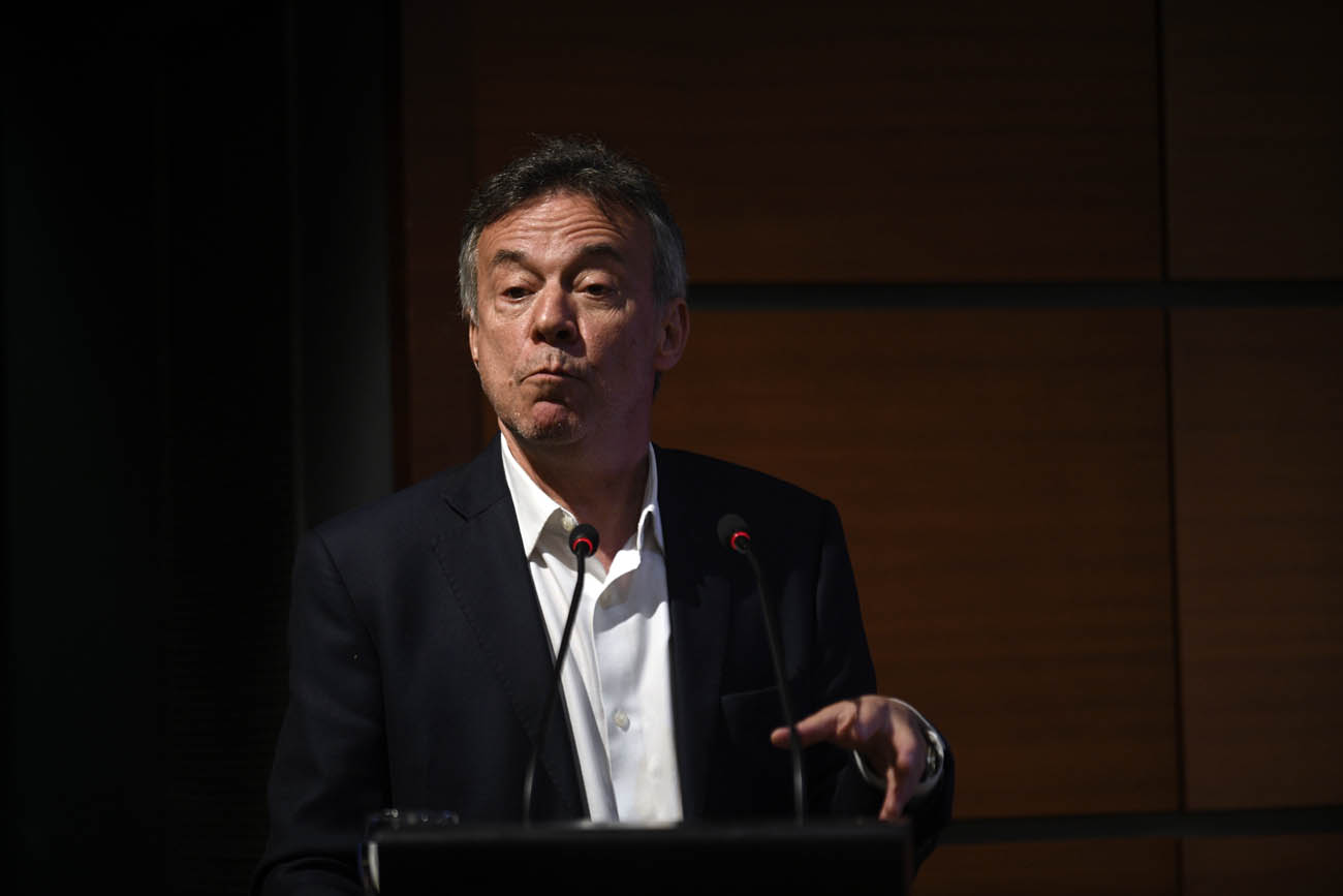 Daniel Artana: Economista jefe de FIEL (Fundación de Investigaciones Económicas Latinoamericanas) y profesor en la Universidad Nacional de La Plata y en la Universidad Torcuato Di Tella. Coyuntura y Agro 2025 | Una mirada política y económica en el auditorio de La Voz. (Ramiro Pereyra/La Voz)