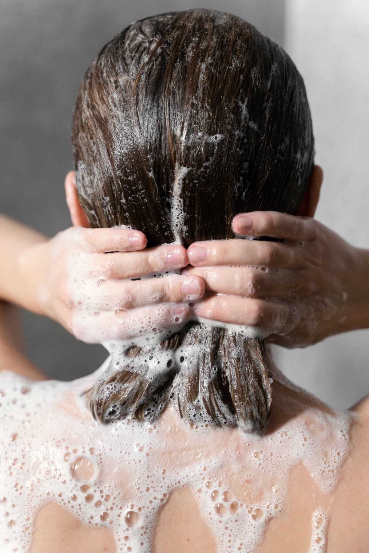 Cada cuánto recomiendan los expertos lavarse el pelo. No es lo que todos piensan. (Freepik)