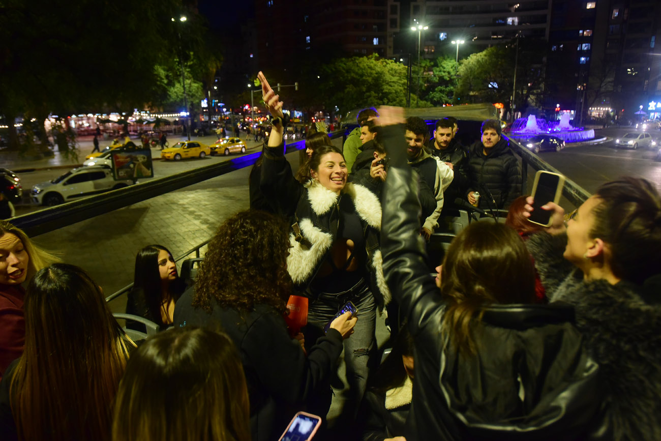El recorrido duró poco más de una hora y levantó y dejó a los cantantes en Ciudad Universitaria. (Nicolás Bravo/La Voz).
