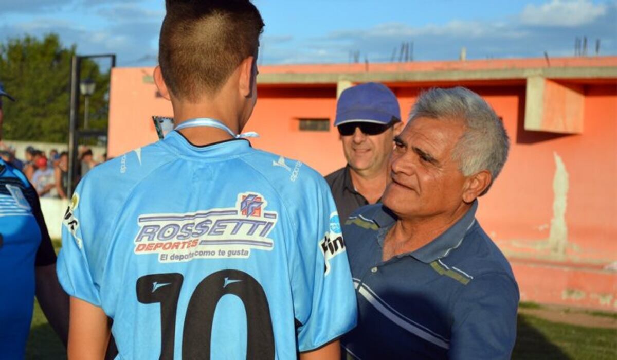Carlos Rosané con Siro, en Estudiantes de Río Cuarto. (Foto: Al Toque Deportes)