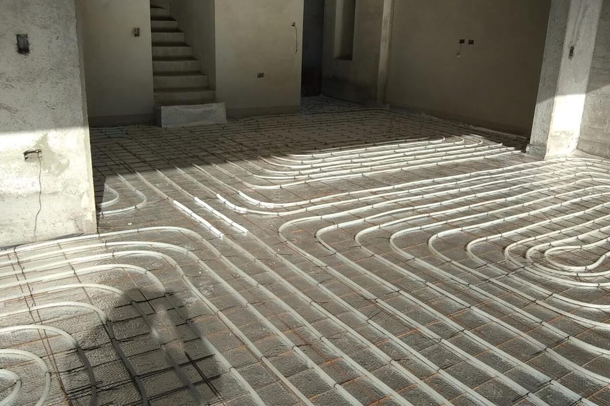 Los pisos radiantes se planifican en la etapa de construcción de la vivienda. Funcionan con calderas a gas o eléctricas.