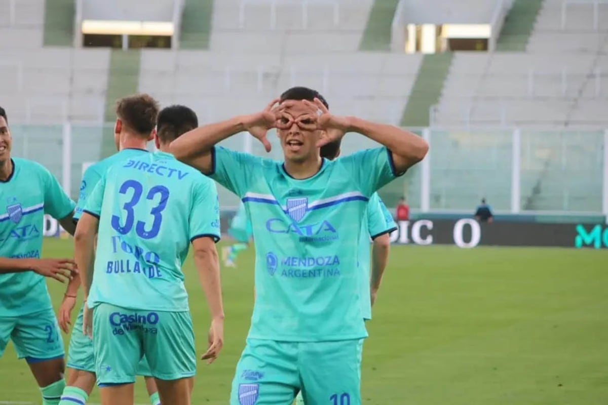 Valentín Burgoa con la camiseta de Godoy Cruz, donde tuvo su mejor paso.