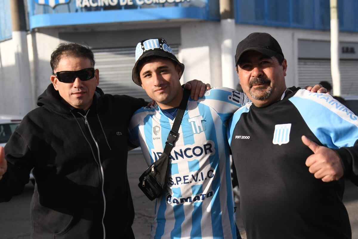 Racing fue local de Aldosivi de Mar del Plata y, como siempre, estuvo La Voz para hacer su clásica sección Cara ‘e Cancha, retratos de una pasión. Fotografías de Ramiro Pereyra, reportero gráfico del diario.