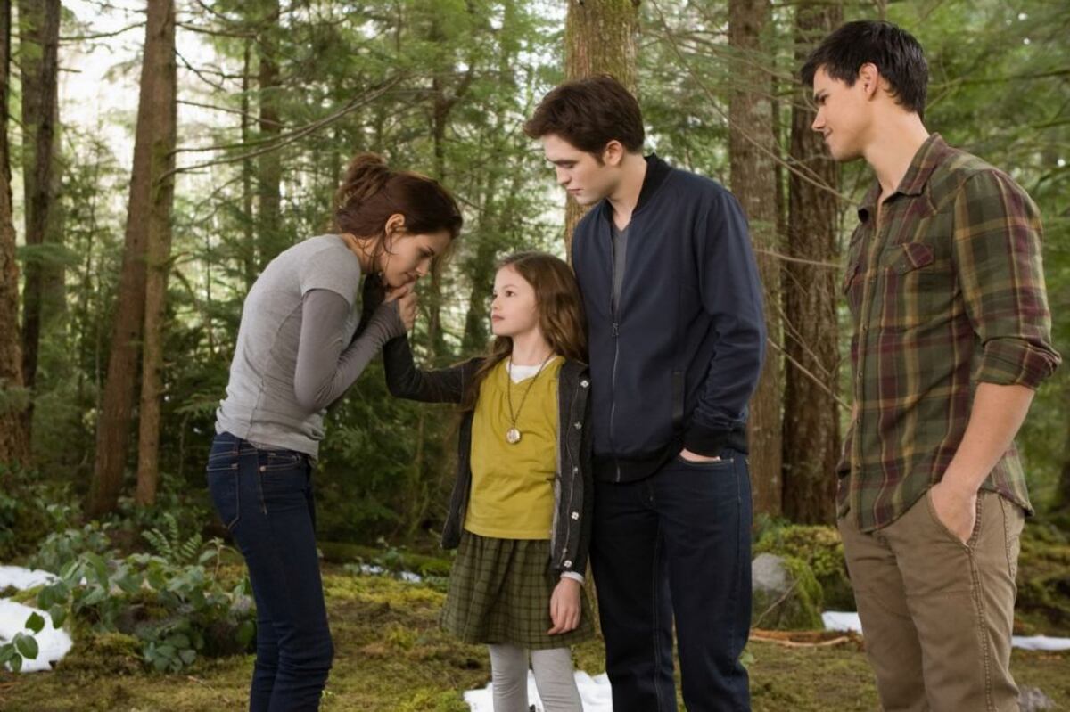 Kristen Stewart, Robert Pattinson y Taylor Lautner en el set de la última película de Crepúsculo.