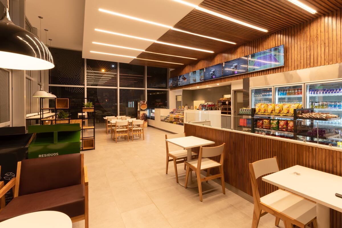 Estaciones YPF y tiendas Full renovadas